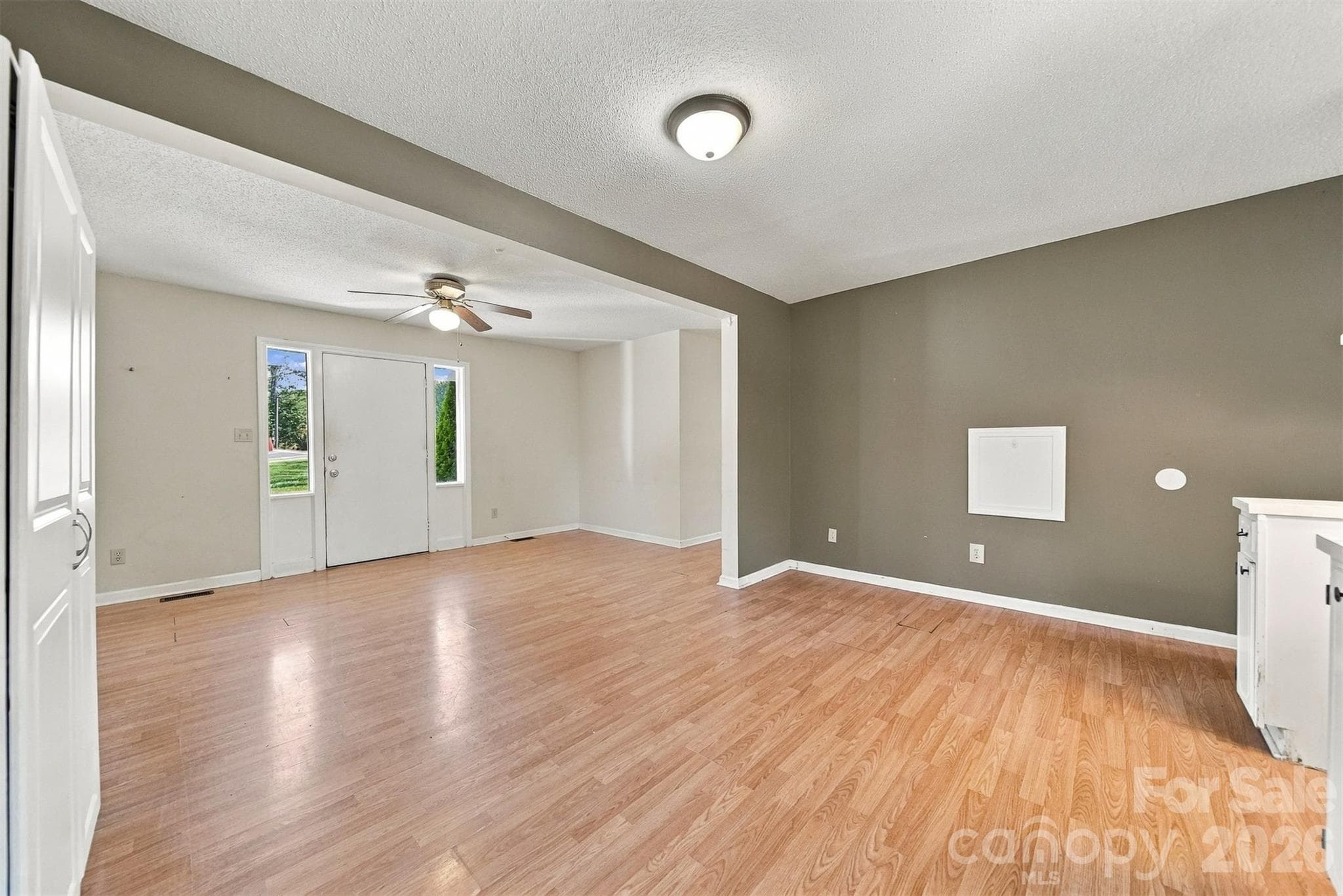 Single Family Residence at 425 Heritage Farm Road, Hickory, photo 10 of 23