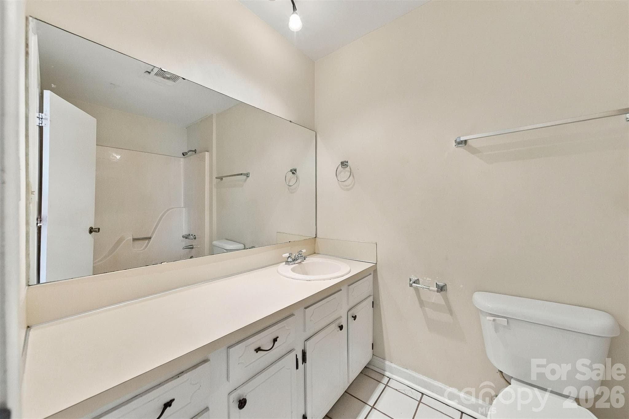 Single Family Residence at 425 Heritage Farm Road, Hickory, photo 13 of 23