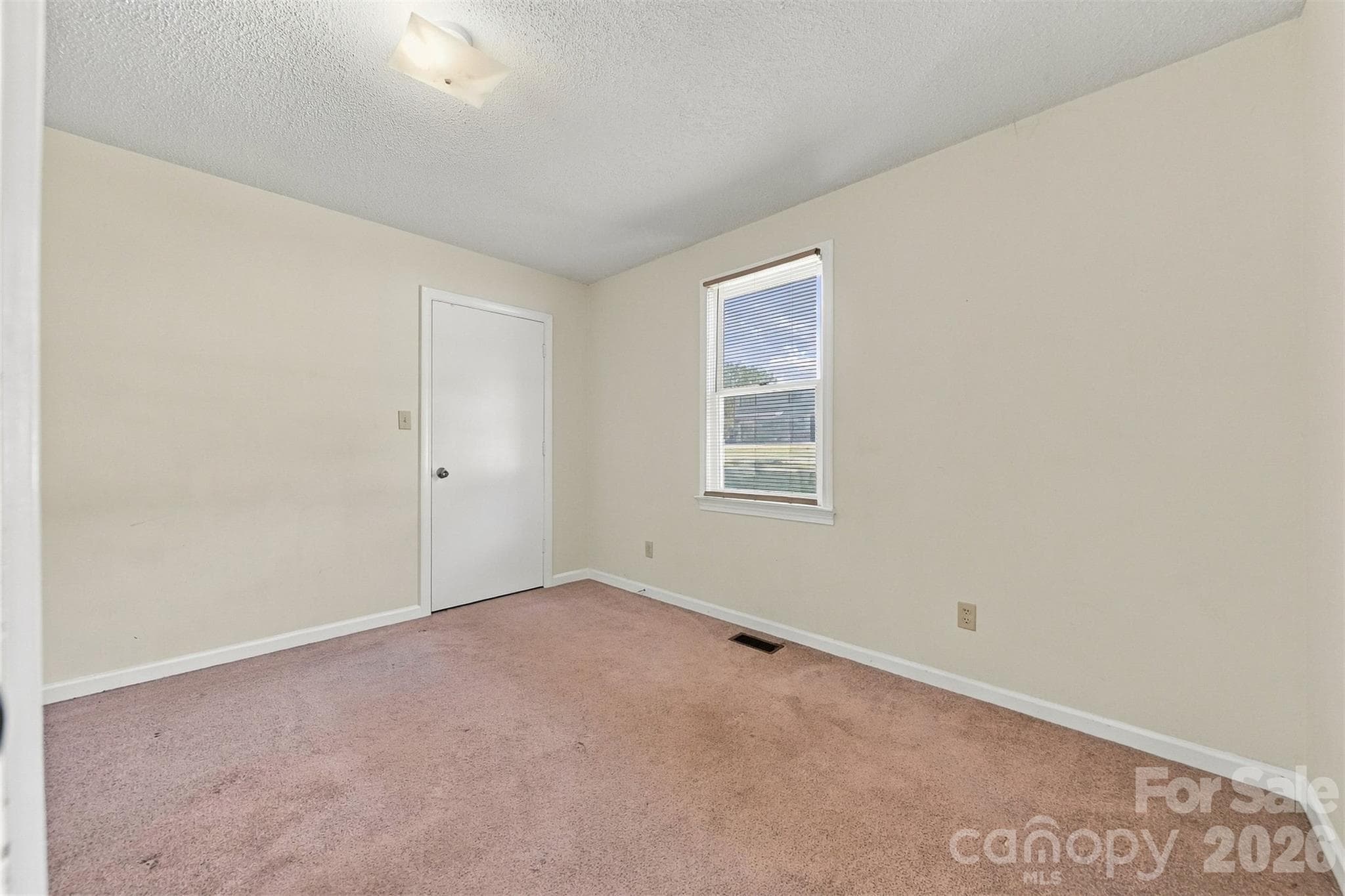 Single Family Residence at 425 Heritage Farm Road, Hickory, photo 15 of 23