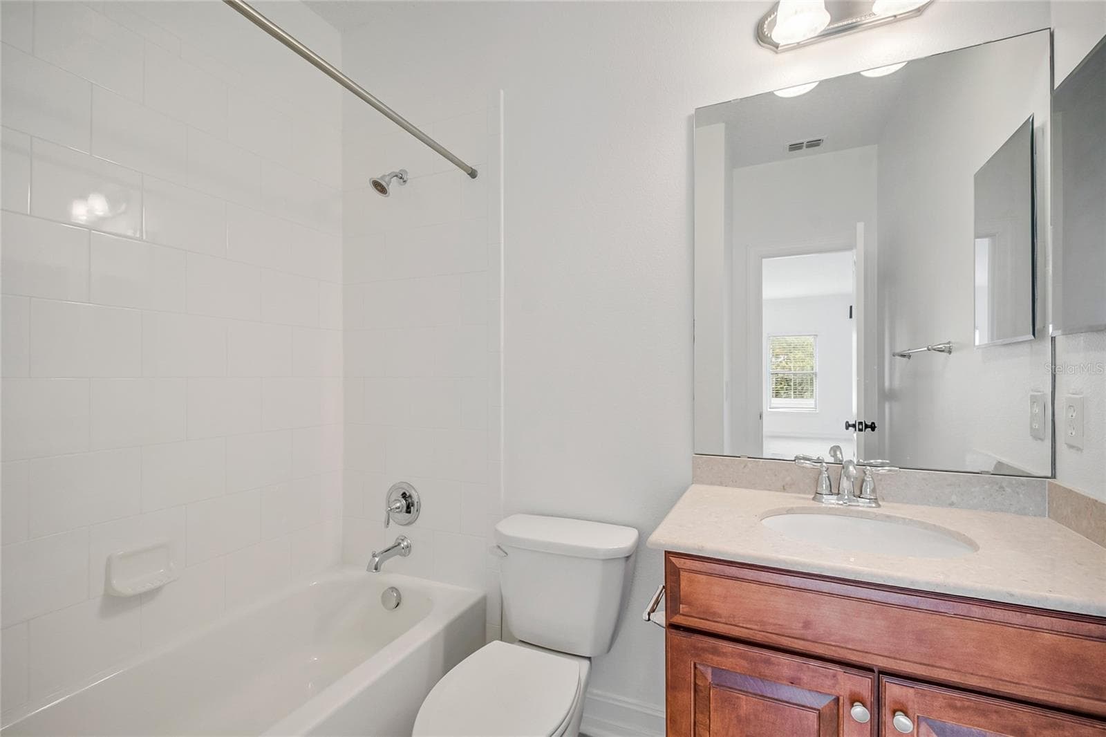BONUS ROOM SECOND FLOOR 4TH FULL BATHROOM - 4244 ISLE VISTA AVE, BELLE ISLE