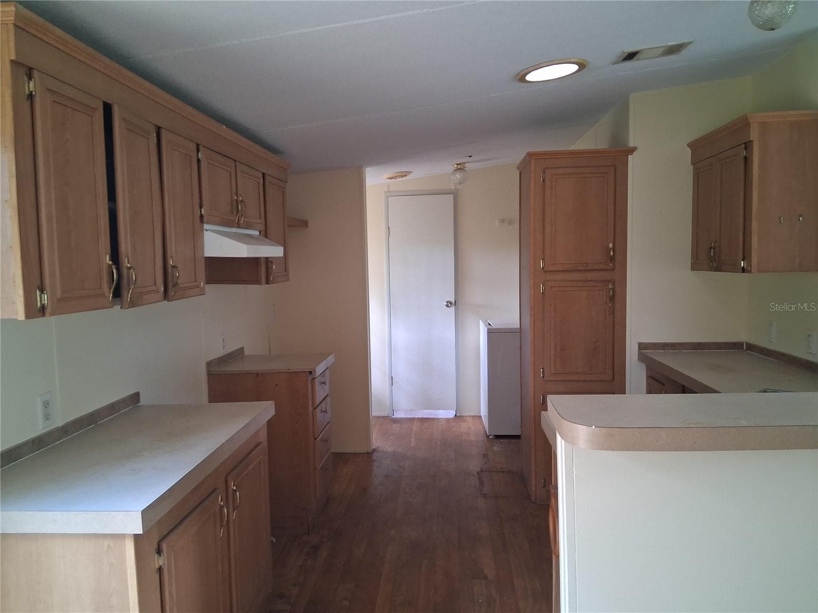 Manufactured Home at 9278 CR 734, CENTER HILL, photo 7 of 13