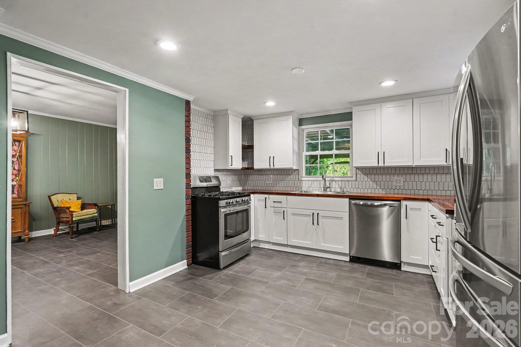 Single Family Residence at 6536 Reddman Road, Charlotte, photo 11 of 27