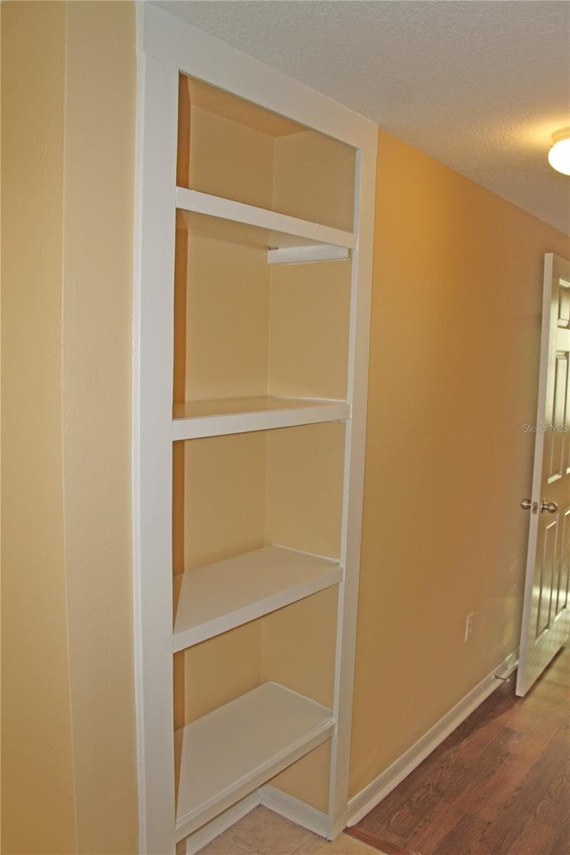 Bedroom Hallway to Bath and Walkin Closet. - 1910 E PALM AVE #9201, TAMPA