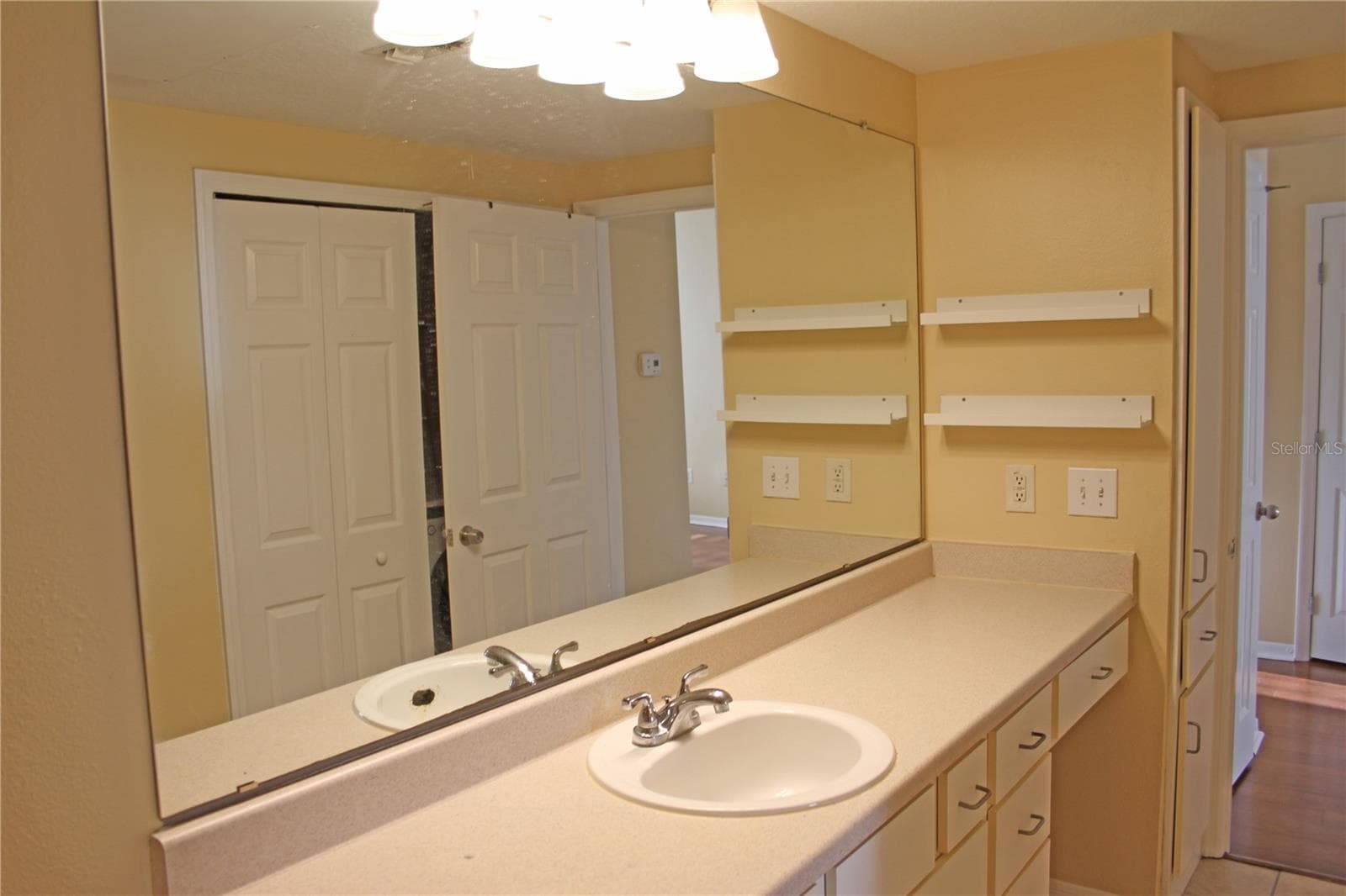 Bath - 1910 E PALM AVE #9201, TAMPA