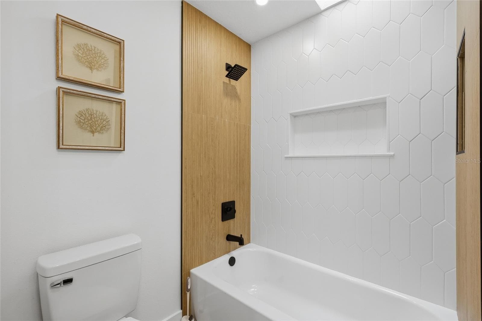2nd Bathroom tub/shower - 1411 70TH ST NW, BRADENTON