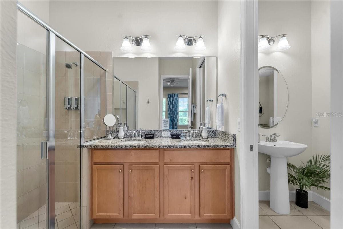 Townhouse at 390 CAPTIVA DR, DAVENPORT, photo 13 of 103