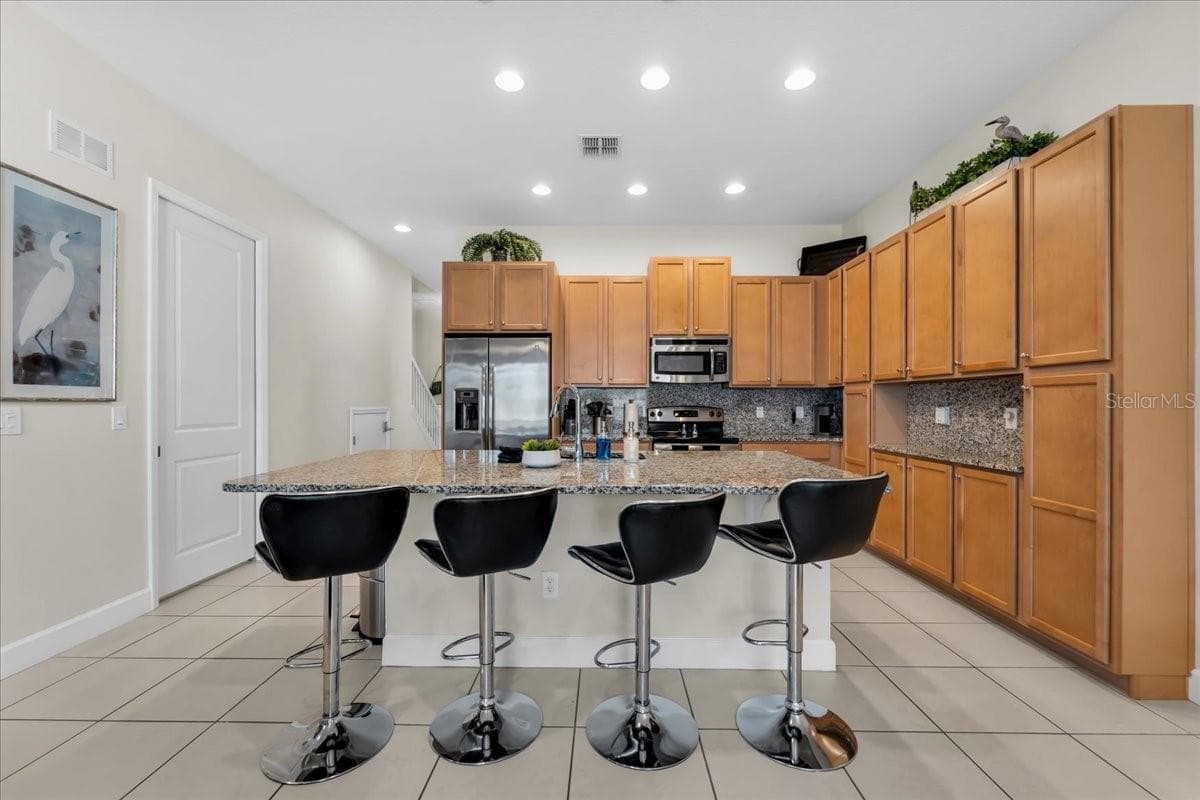 Townhouse at 390 CAPTIVA DR, DAVENPORT, photo 22 of 103