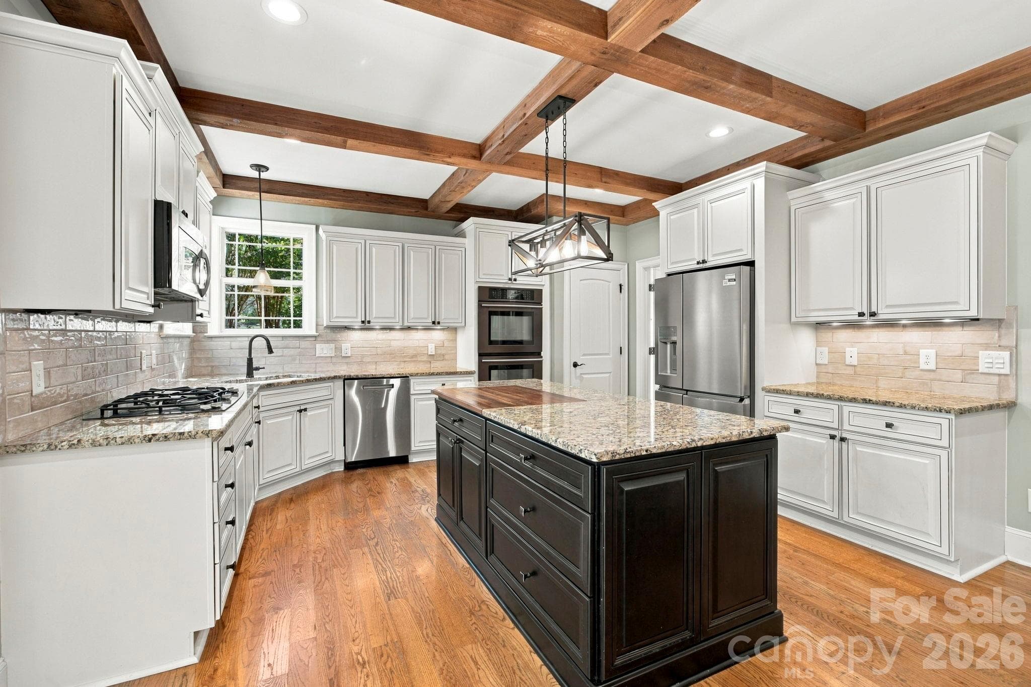 Lovely center island with chopping block - 7481 Brotherton Road, Denver