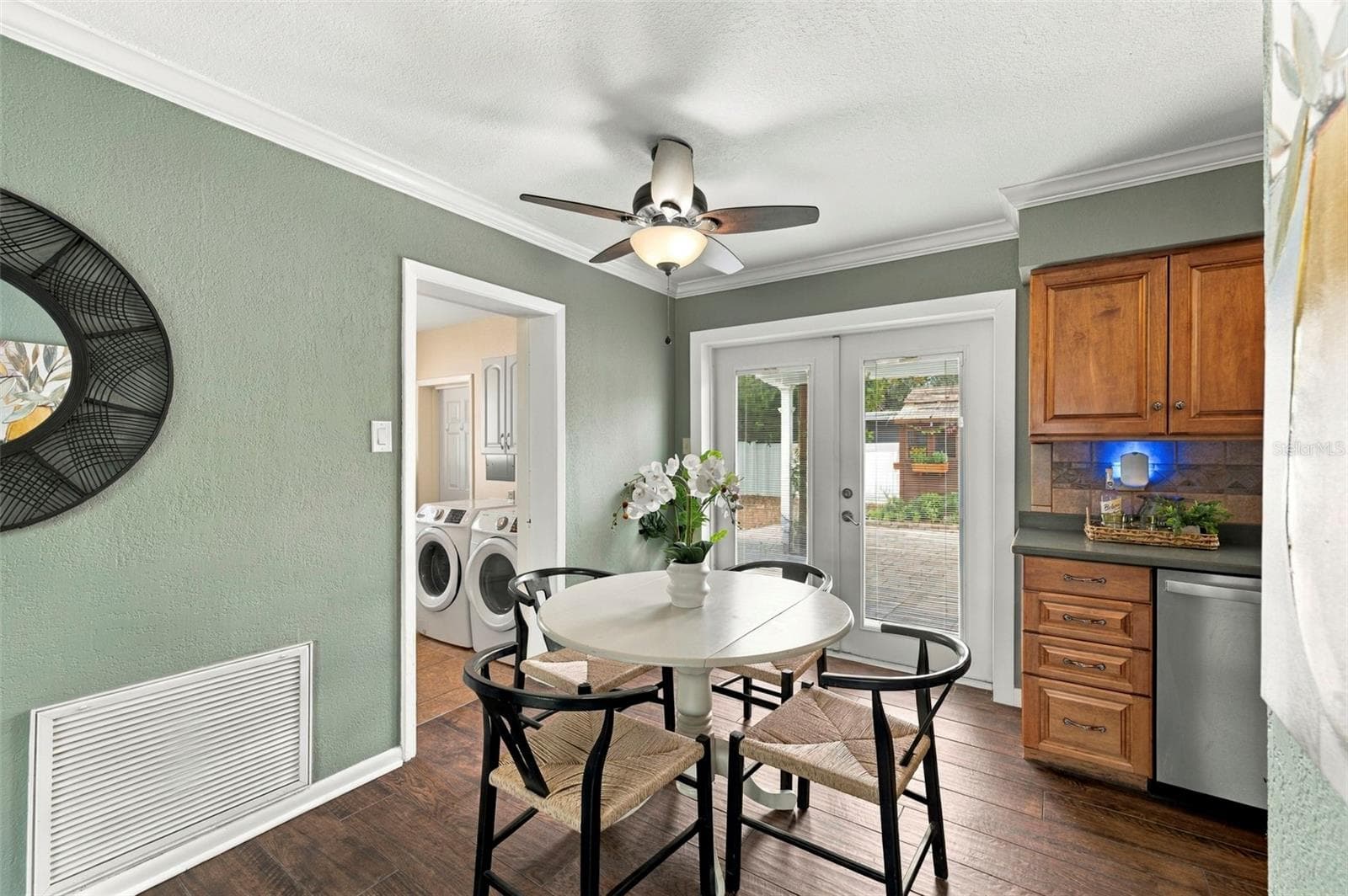 Indoor Laundry Room off the Dining Room - 620 PALM PL, SAFETY HARBOR