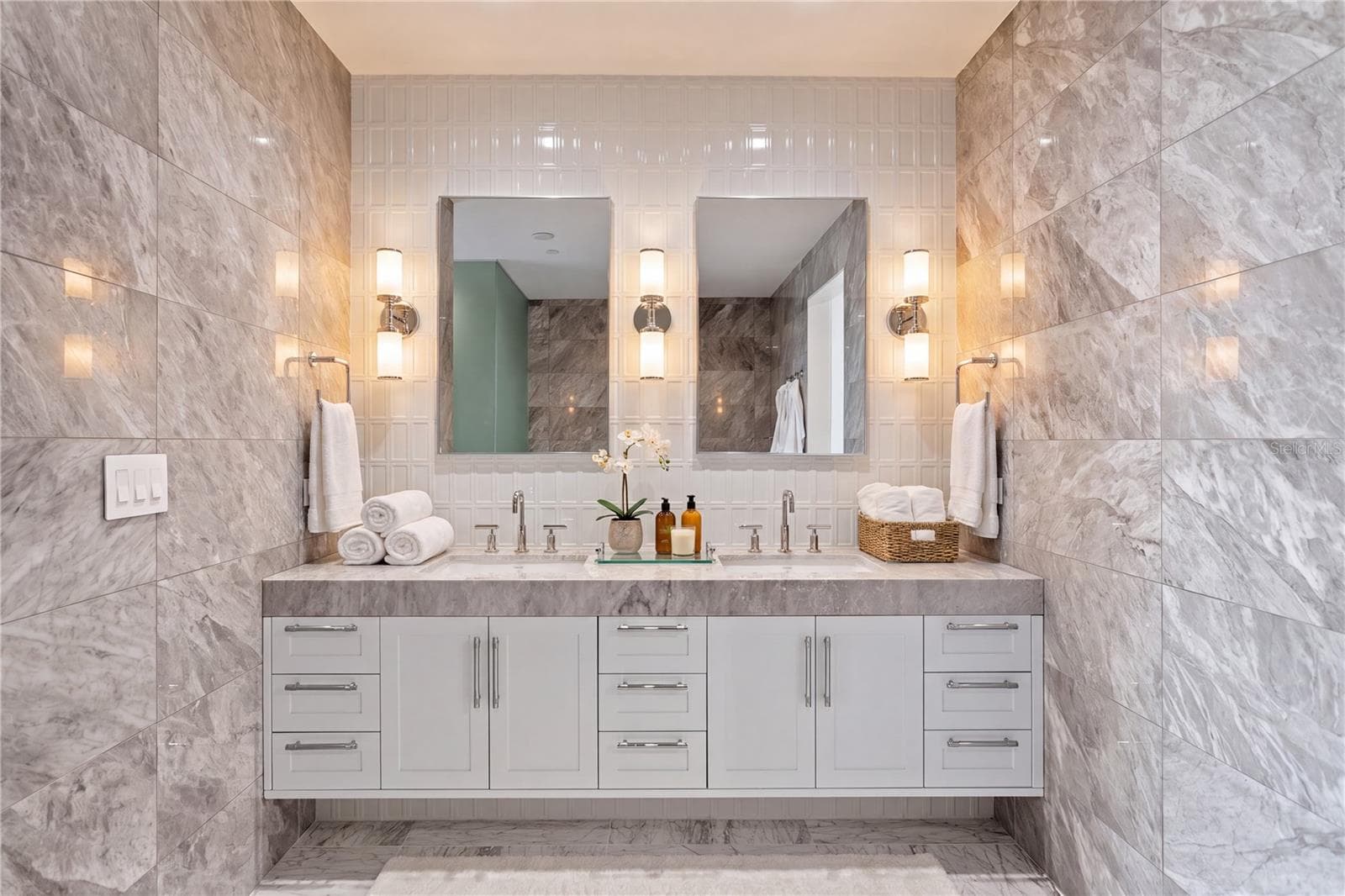 Primary Bathroom with high-end Kohler plumbing fixtures - 3015 S YSABELLA AVE #2301, TAMPA