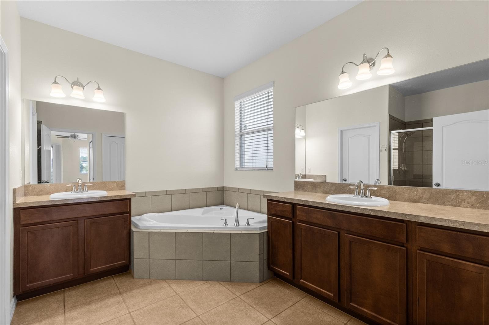 Primary Master Bathroom - Dual Sinks - 3652 MADBURY CIR, LAKELAND
