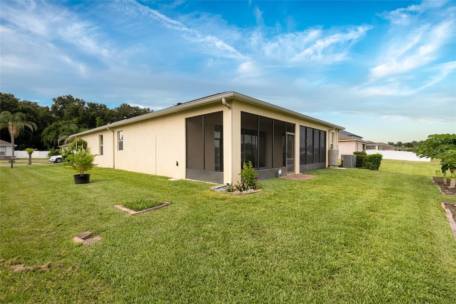 Home On Spacious Lot - 3652 MADBURY CIR, LAKELAND