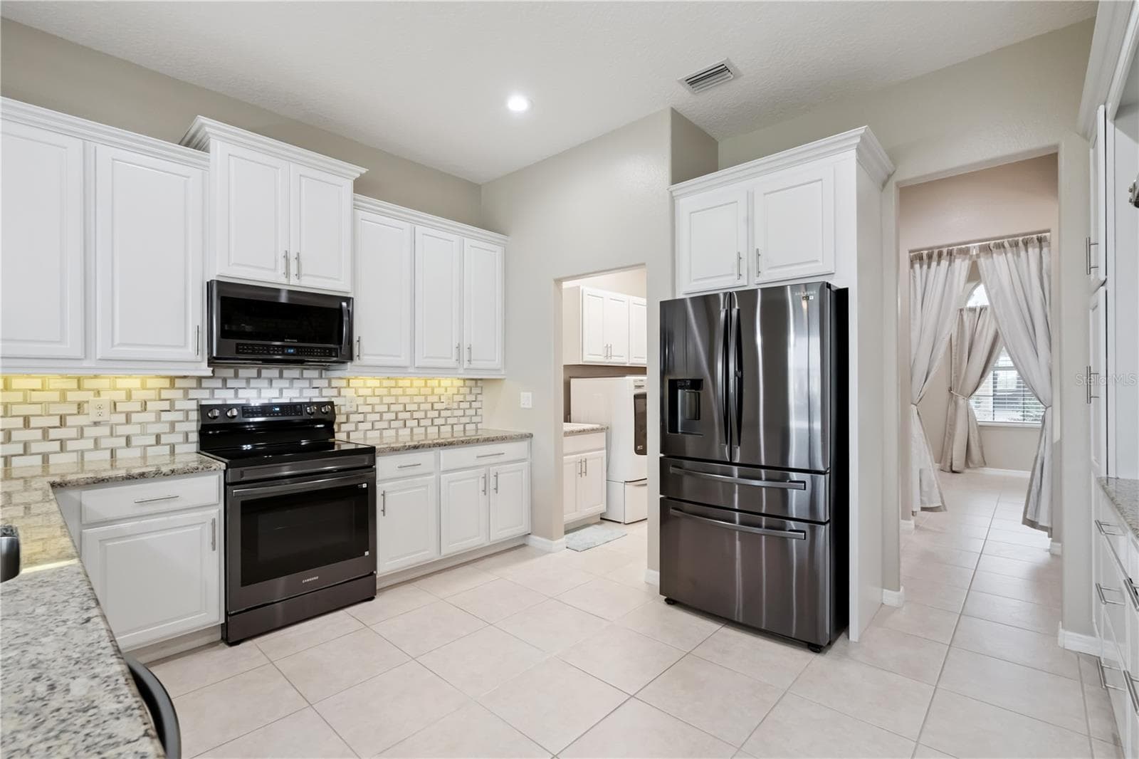 Single Family Residence at 8712 BRIDGEPORT BAY CIR, MOUNT DORA, photo 17 of 90