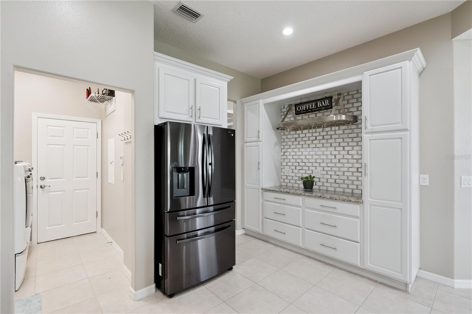 Single Family Residence at 8712 BRIDGEPORT BAY CIR, MOUNT DORA, photo 18 of 90