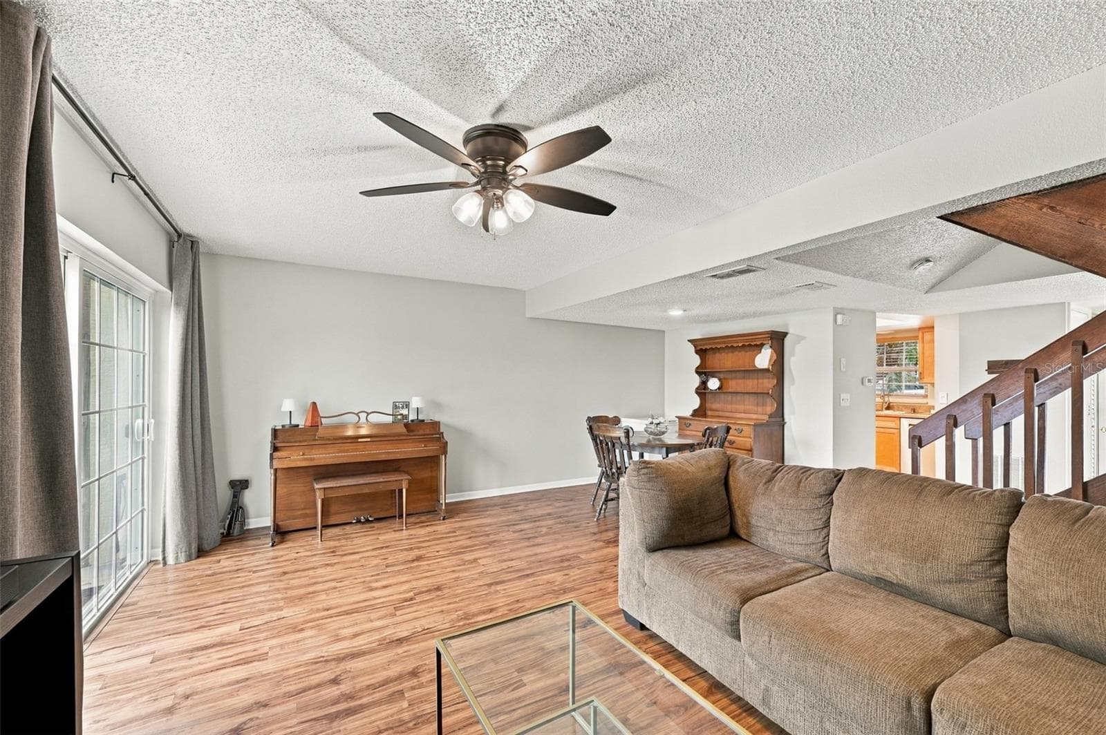 Townhouse at 1514 CHATEAUX DE VILLE CT, CLEARWATER, photo 8 of 35