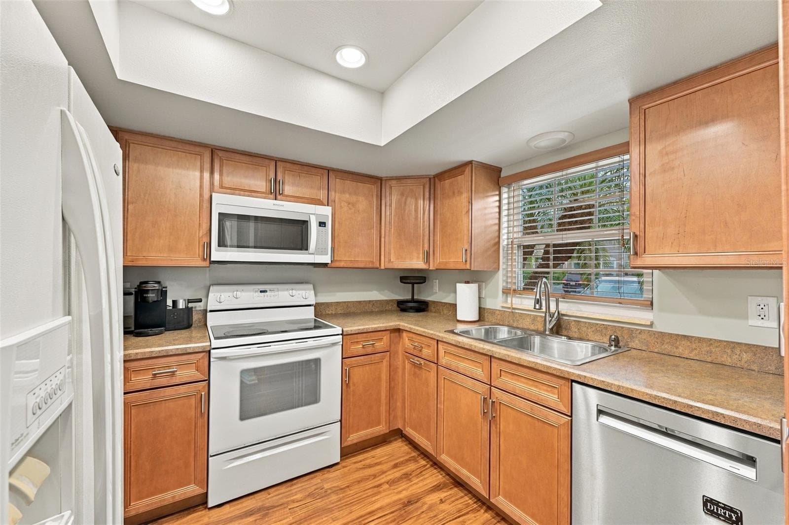 Townhouse at 1514 CHATEAUX DE VILLE CT, CLEARWATER, photo 11 of 35