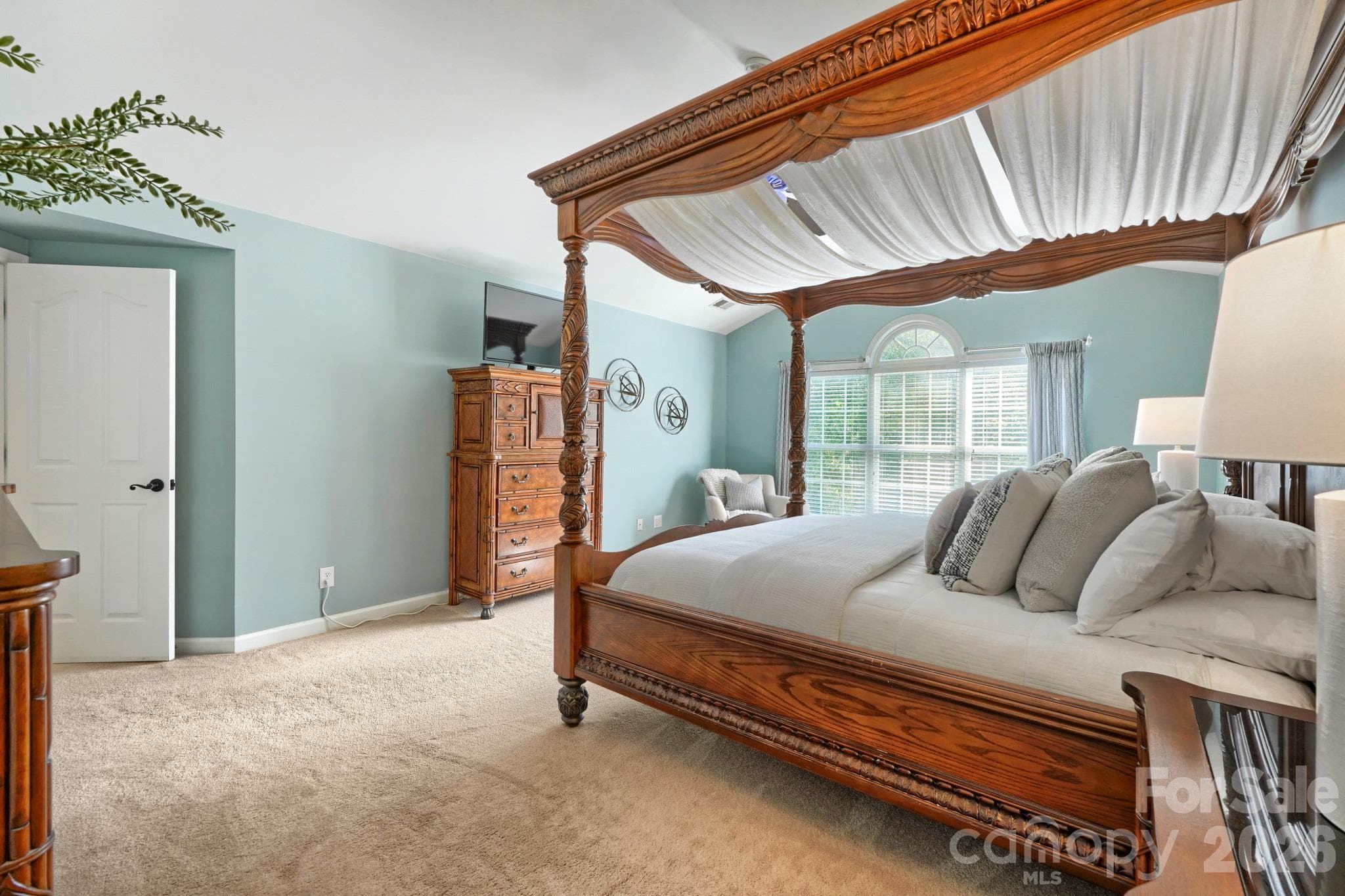 Spacious primary bedroom with cathedral ceilings - 10808 Pomerane Place, Charlotte