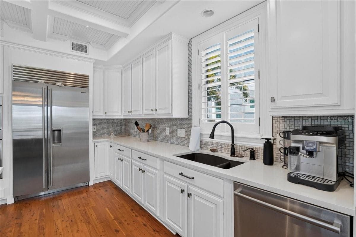 6330 Laguna Dr, Longboat Key, FL 34228 - 6330 LAGUNA DR, LONGBOAT KEY