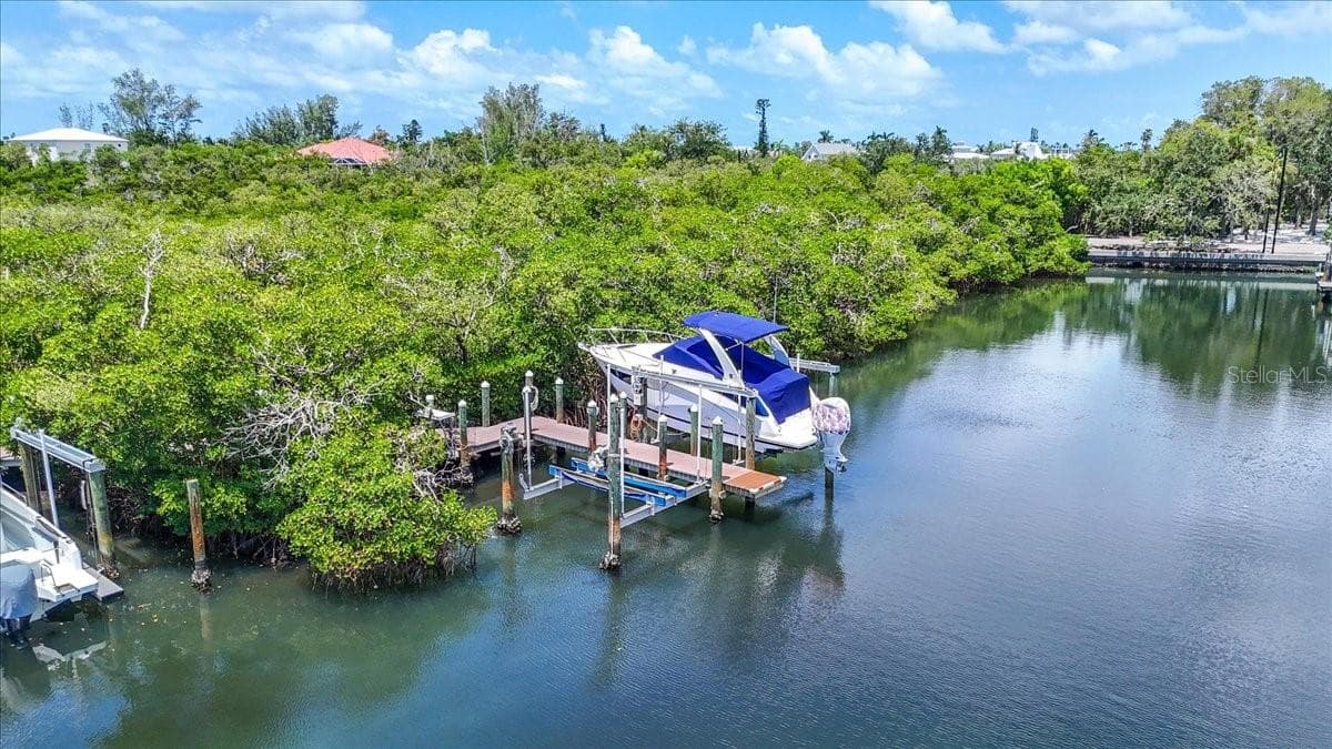 6330 Laguna Dr, Longboat Key, FL 34228 - 6330 LAGUNA DR, LONGBOAT KEY