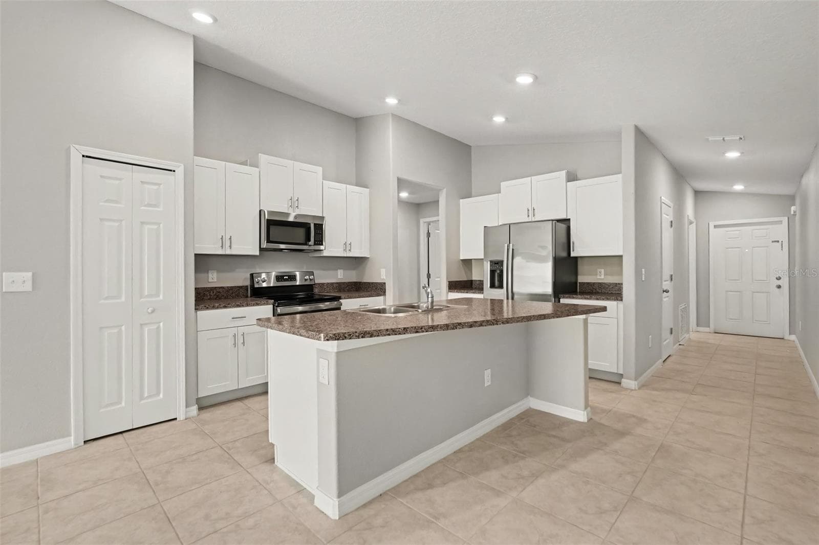Single Family Residence at 15530 COLT CREEK PL, SUN CITY CENTER, photo 8 of 19