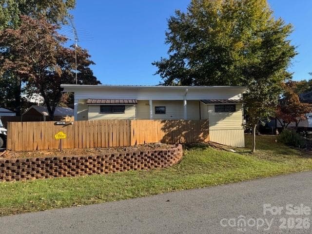 Single Family Residence at 314 Lake Tillery Trail, Mount Gilead, photo 4 of 36
