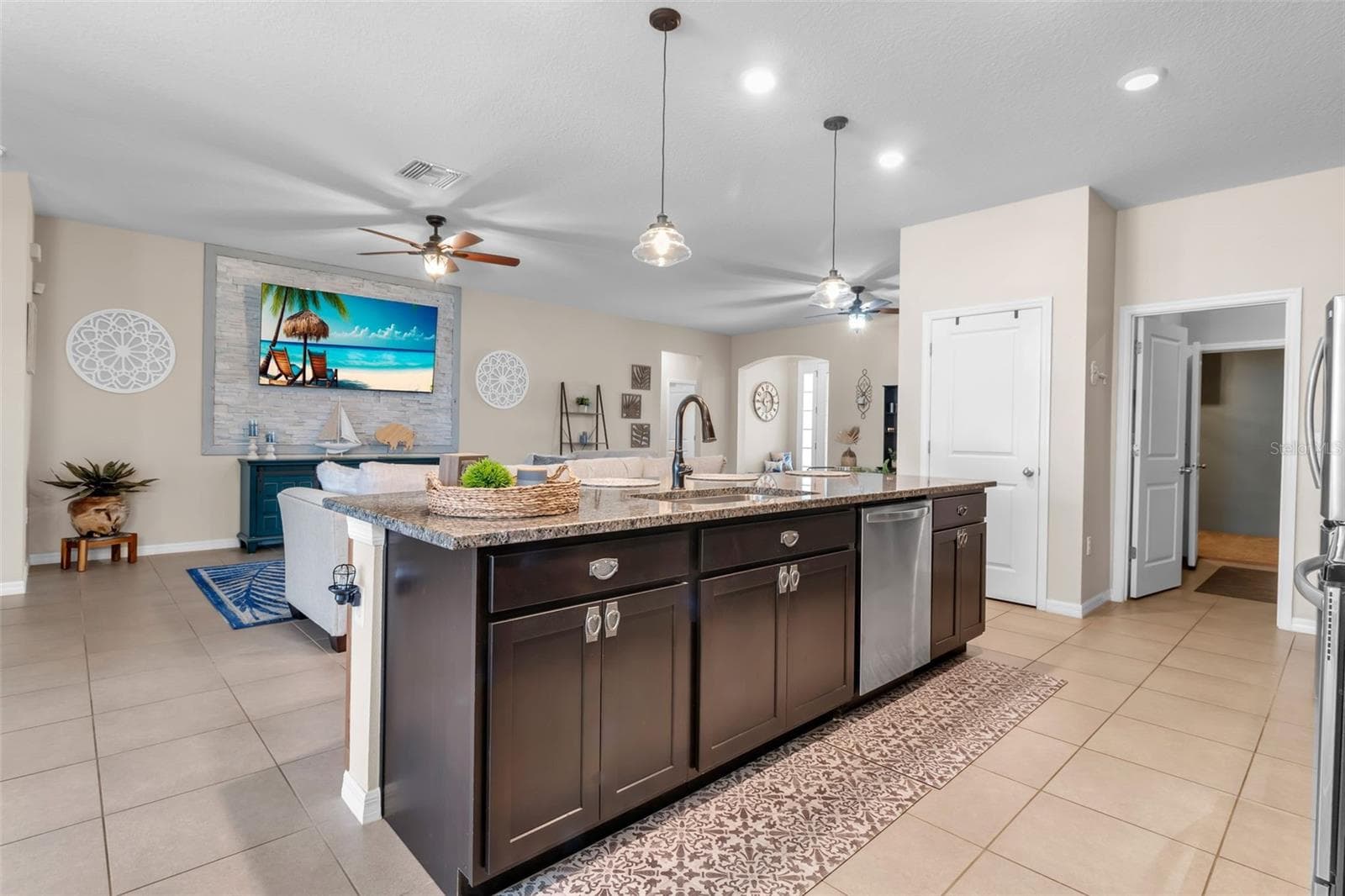 Single Family Residence at 13225 WATERLEAF GARDEN CIR, RIVERVIEW, photo 13 of 57