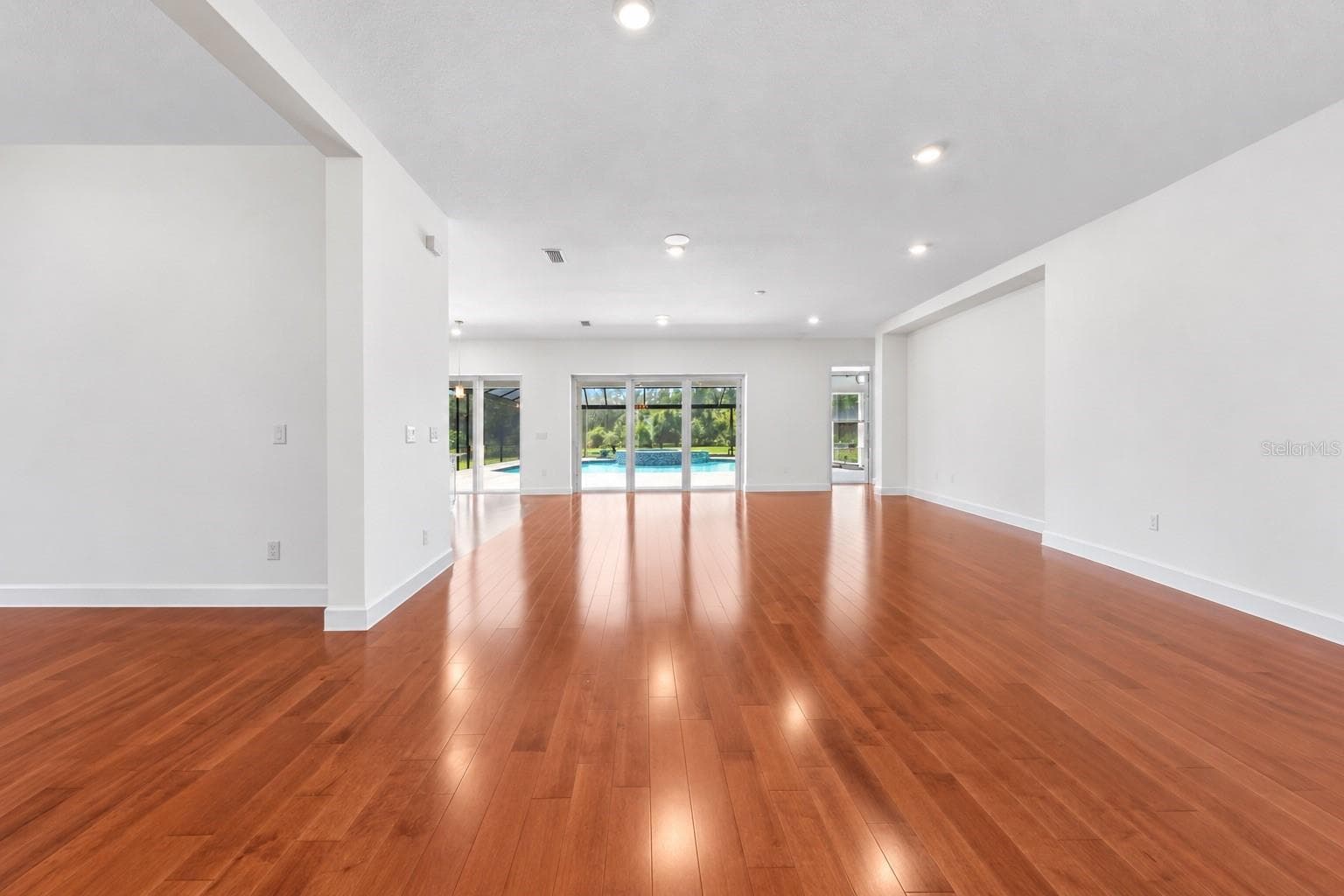 Single Family Residence at 15416 SAN LAZZARO AVE, LAKEWOOD RANCH, photo 11 of 100