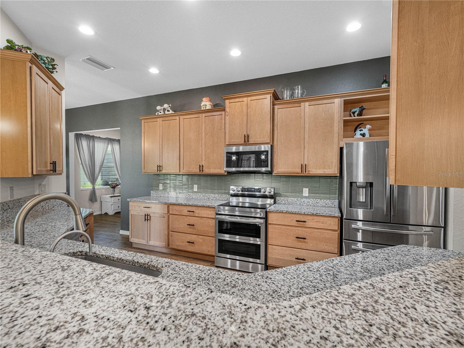 Single Family Residence at 1321 OAKMONT DR, WINTER HAVEN, photo 15 of 72