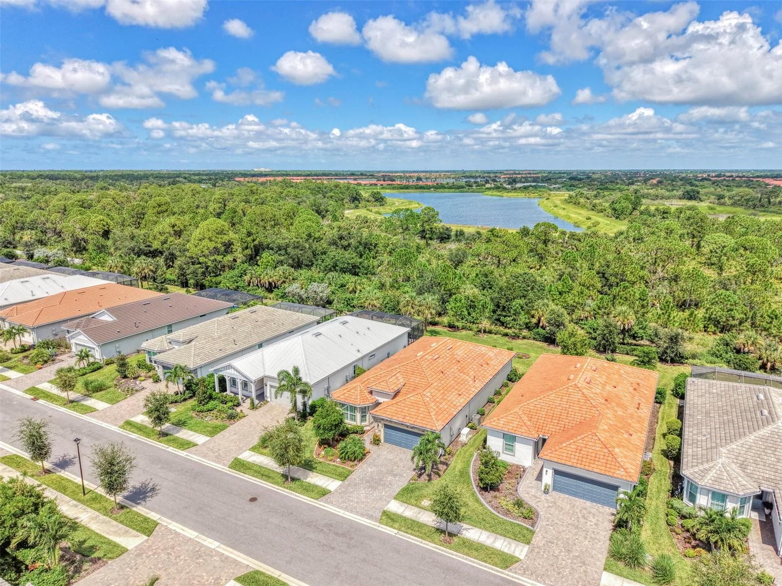Single Family Residence at 10088 CORAL SHORE DR, ENGLEWOOD, photo 4 of 100