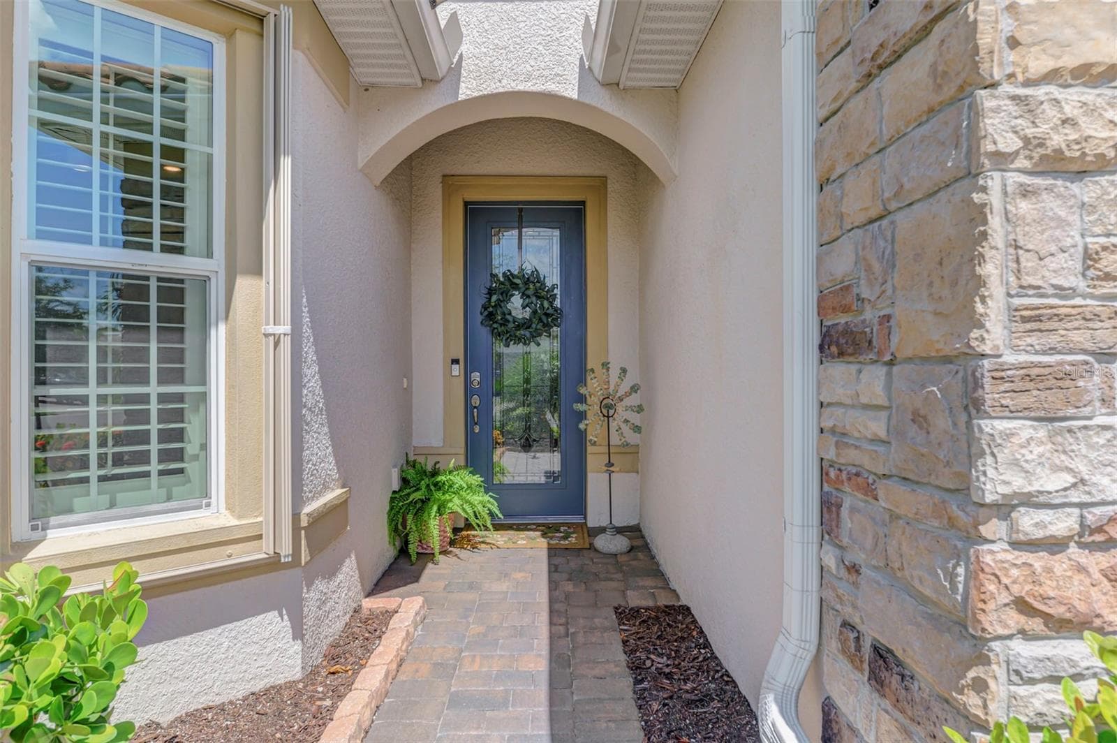 Single Family Residence at 10088 CORAL SHORE DR, ENGLEWOOD, photo 9 of 100
