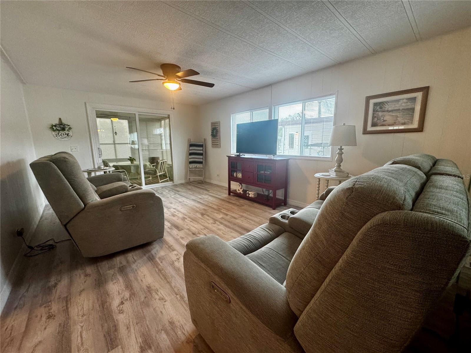 Manufactured Home at 5619 BAYSHORE RD #240, PALMETTO, photo 4 of 34