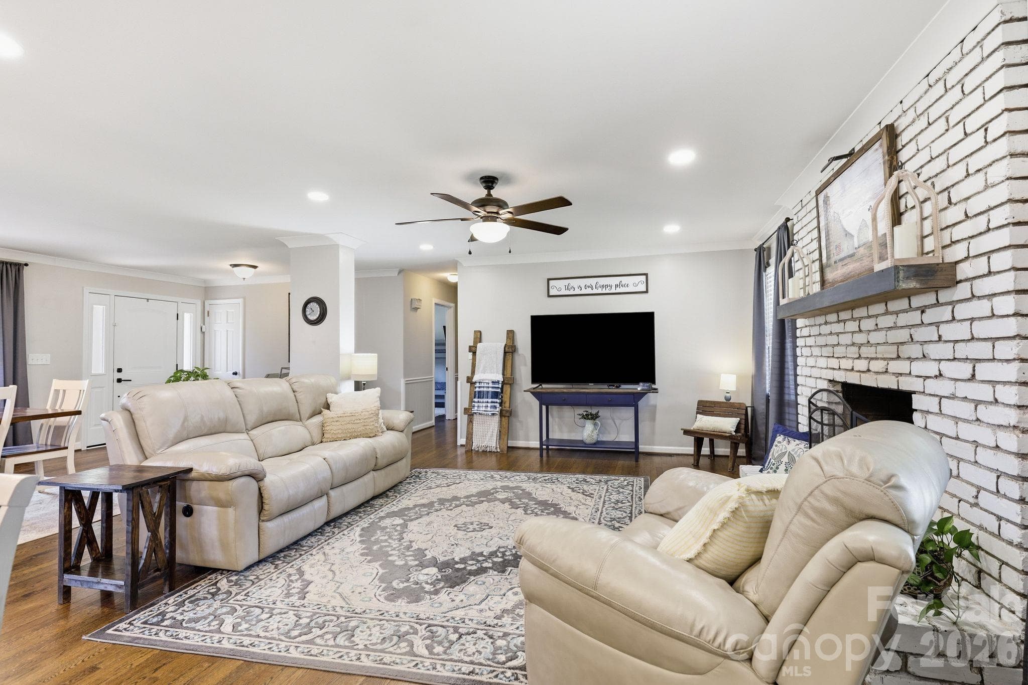 Single Family Residence at 8317 Fallsdale Drive, Charlotte, photo 8 of 30