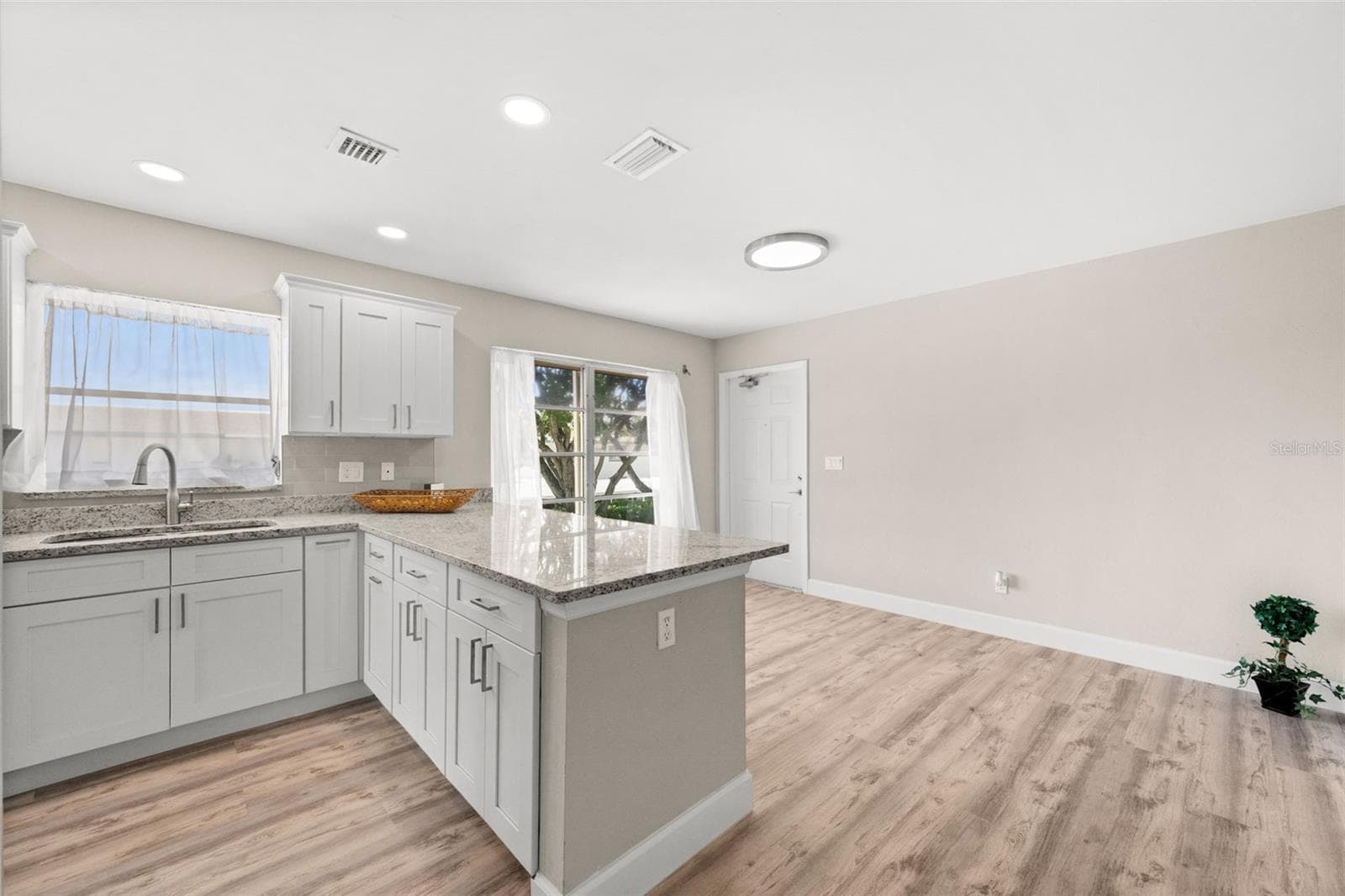 Kitchen and entry with breakfast nook - 1345 SE 40TH TER #2E, CAPE CORAL