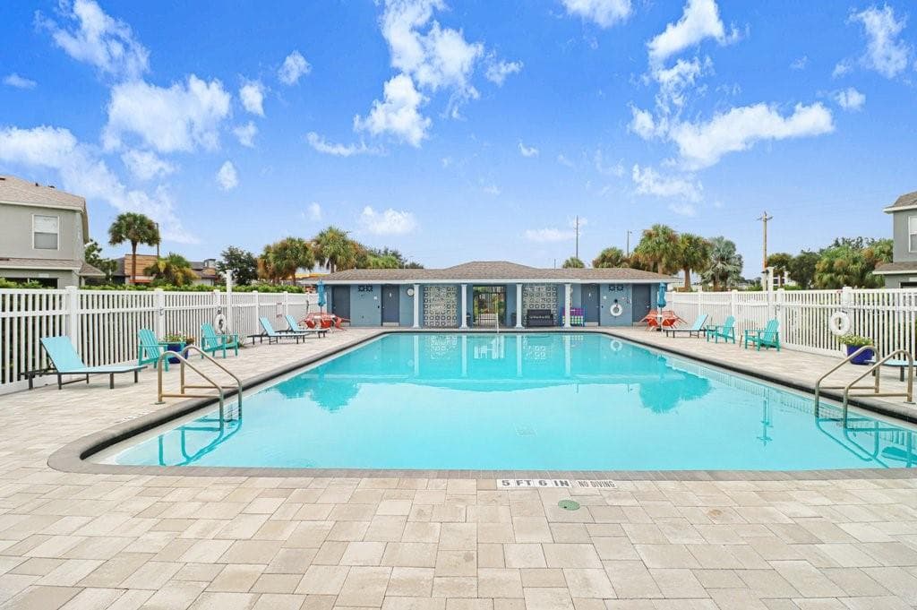 Community Pool - 12635 KINGS CROSSING DR, GIBSONTON