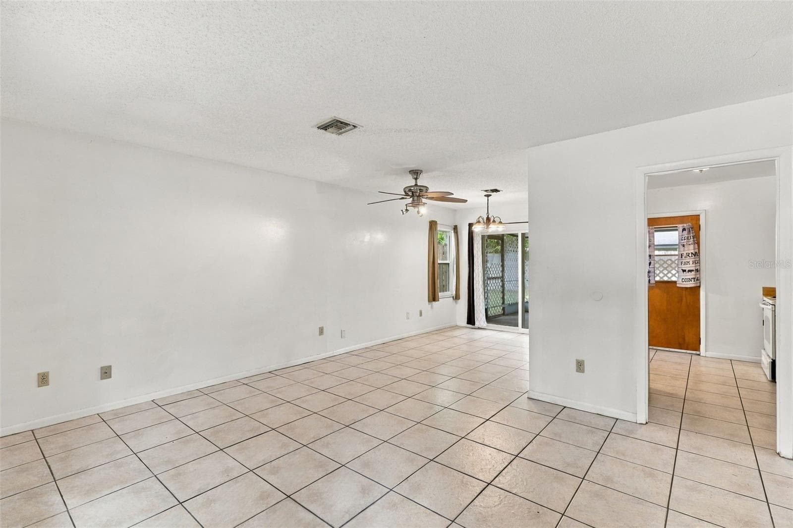 Single Family Residence at 711 THISTLE PL, WINTER SPRINGS, photo 8 of 59