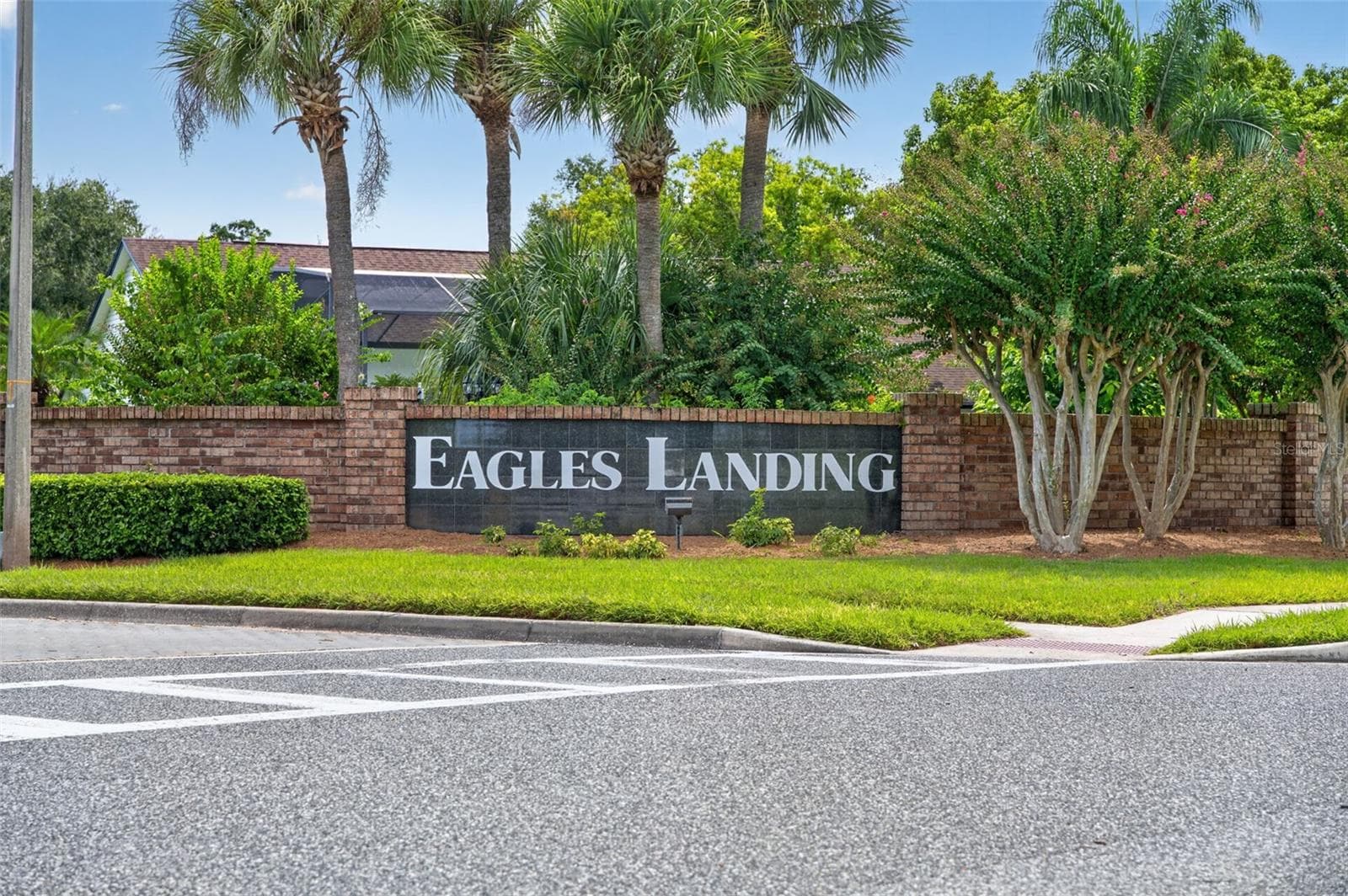 This beautiful lakefront home is ideally situated in the Eagles Landing neighborhood of Hunter's Creek. - 2925 EAGLE LAKE DR, ORLANDO