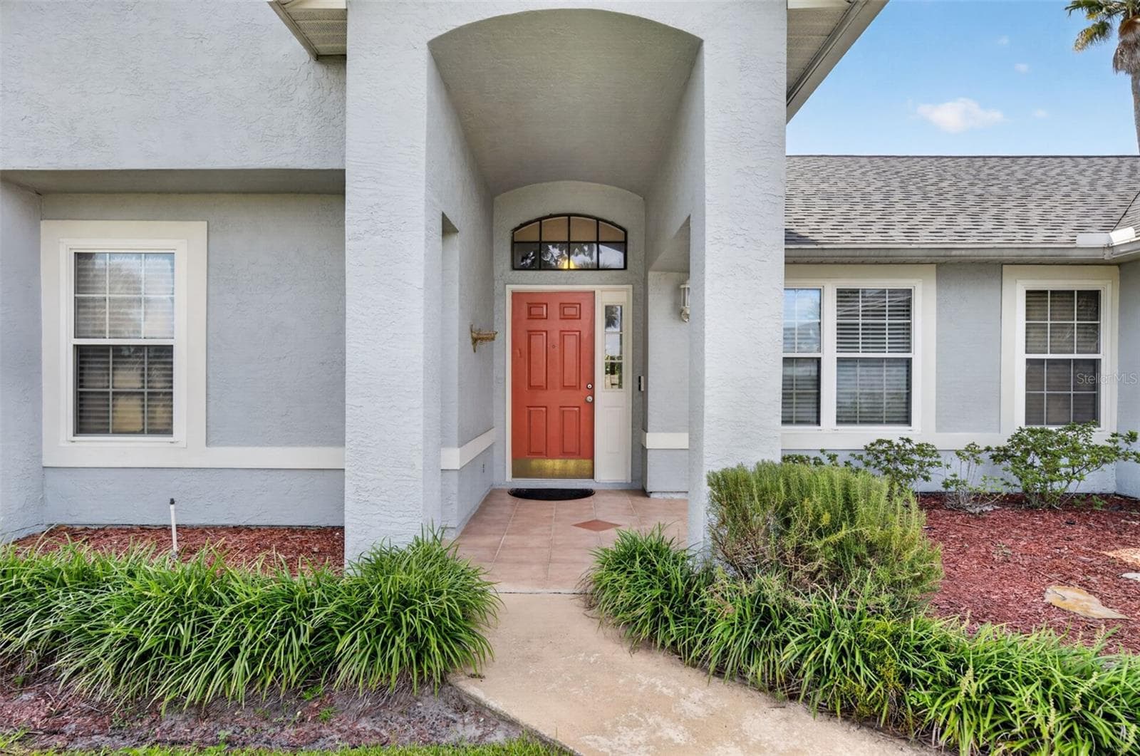 Mature landscaping greets you at all corners of this home. - 2925 EAGLE LAKE DR, ORLANDO