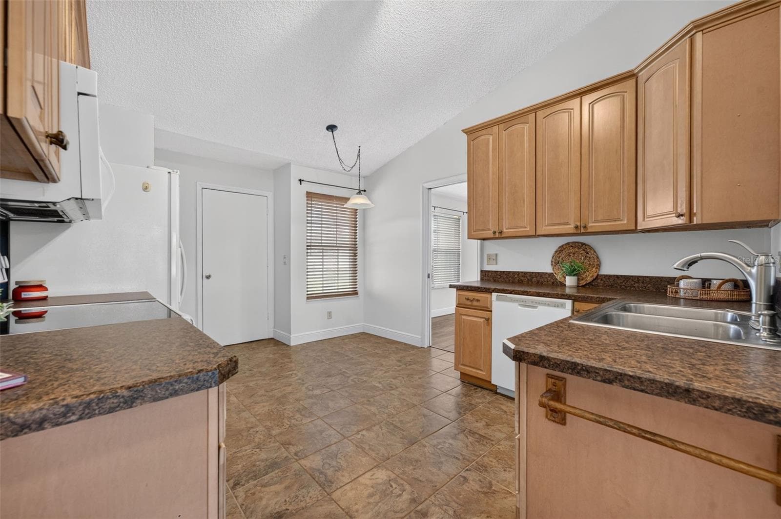 The open sapce in the kitchen is a charming spot for a cafe table. - 2925 EAGLE LAKE DR, ORLANDO