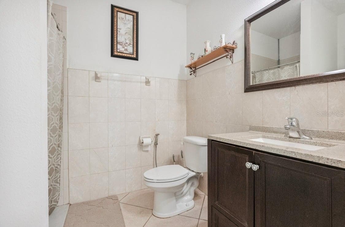 Full First Floor Bath - 10781 CABBAGE TREE LOOP, ORLANDO