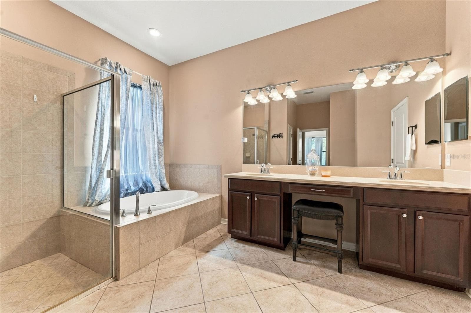 Primary bathroom first floor - 3508 MAJESTIC VIEW DR, LUTZ