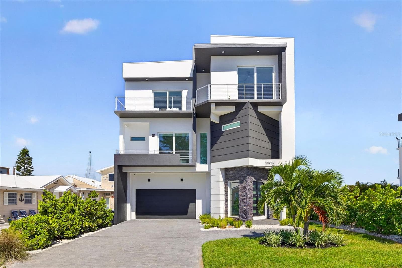 Single Family Residence at 10209 GULF BLVD, TREASURE ISLAND, photo 6 of 75
