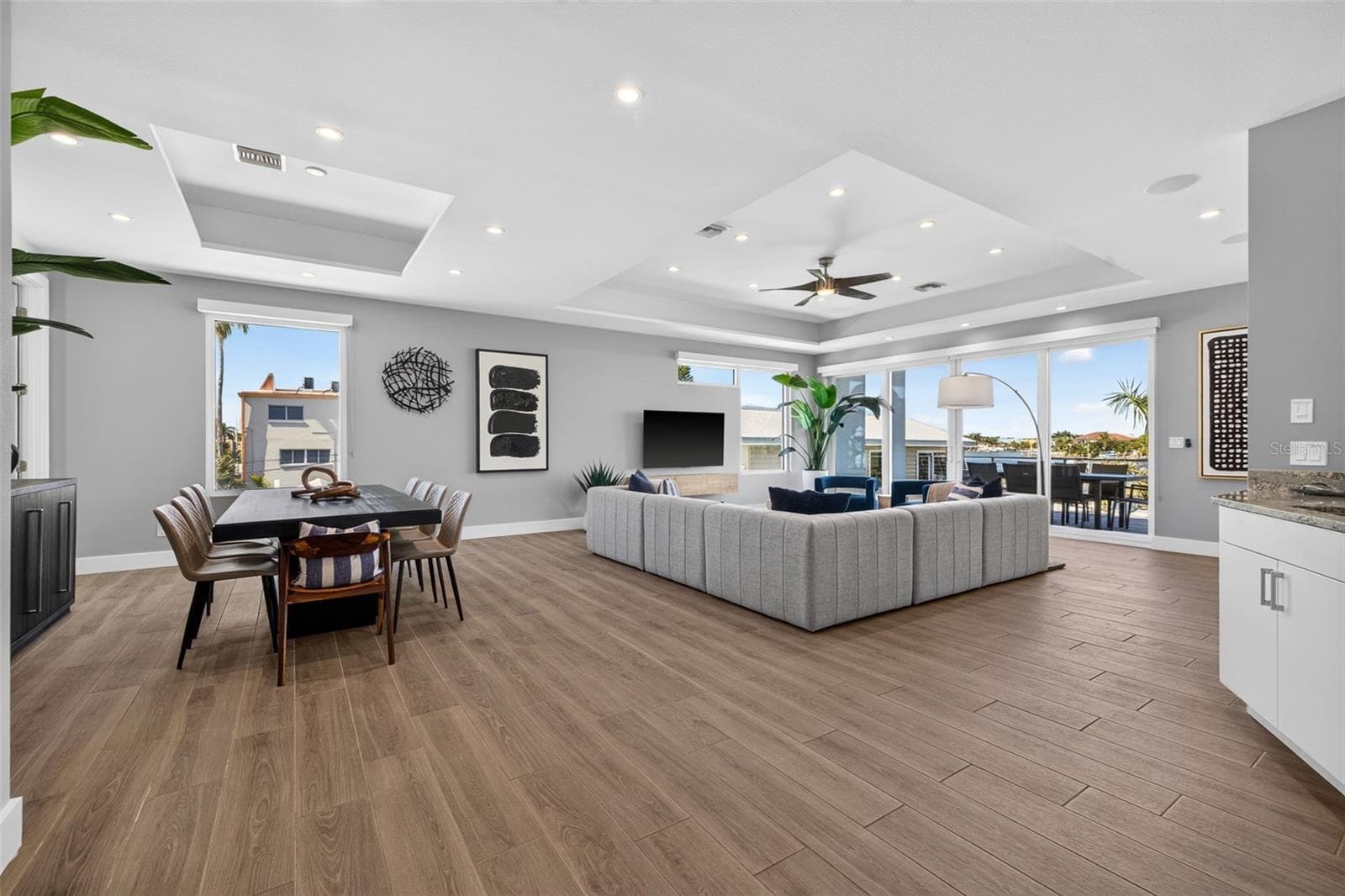 Large open floor plan. - 10209 GULF BLVD, TREASURE ISLAND