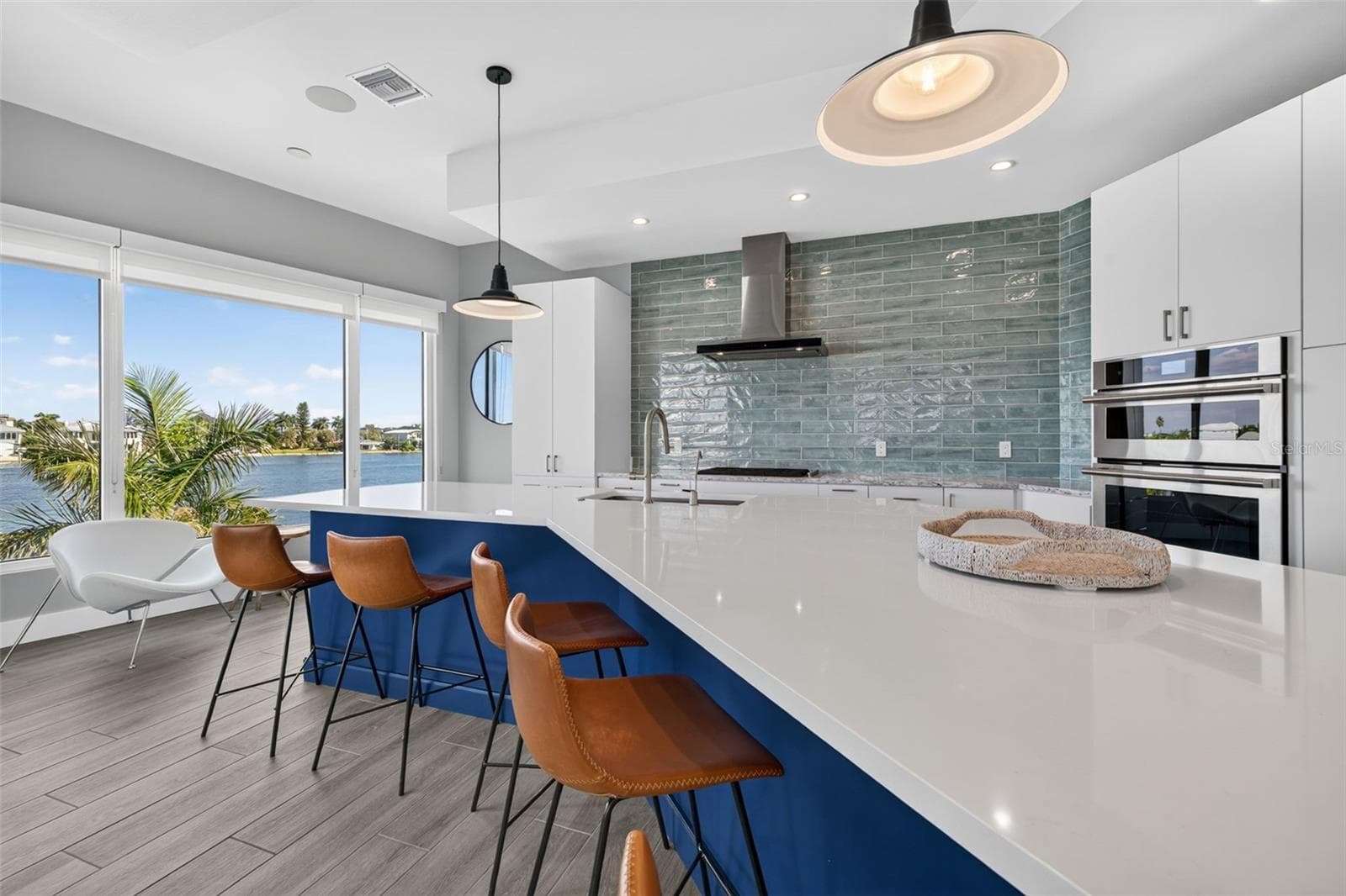 Eating space in the kitchen. - 10209 GULF BLVD, TREASURE ISLAND