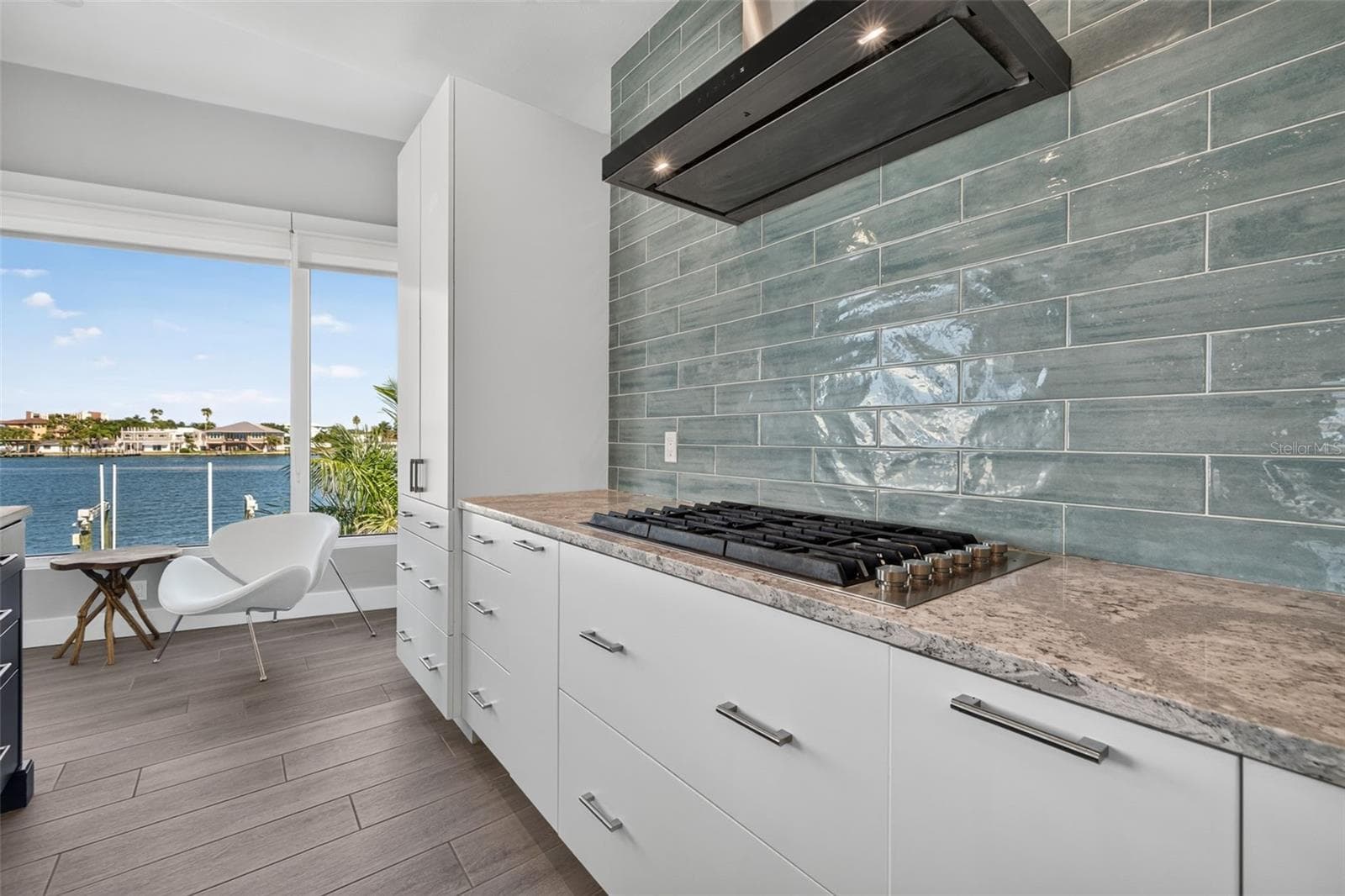Natural gas cook top - 10209 GULF BLVD, TREASURE ISLAND
