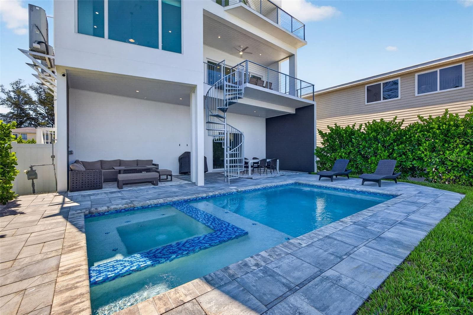 Heated pool and spa. - 10209 GULF BLVD, TREASURE ISLAND