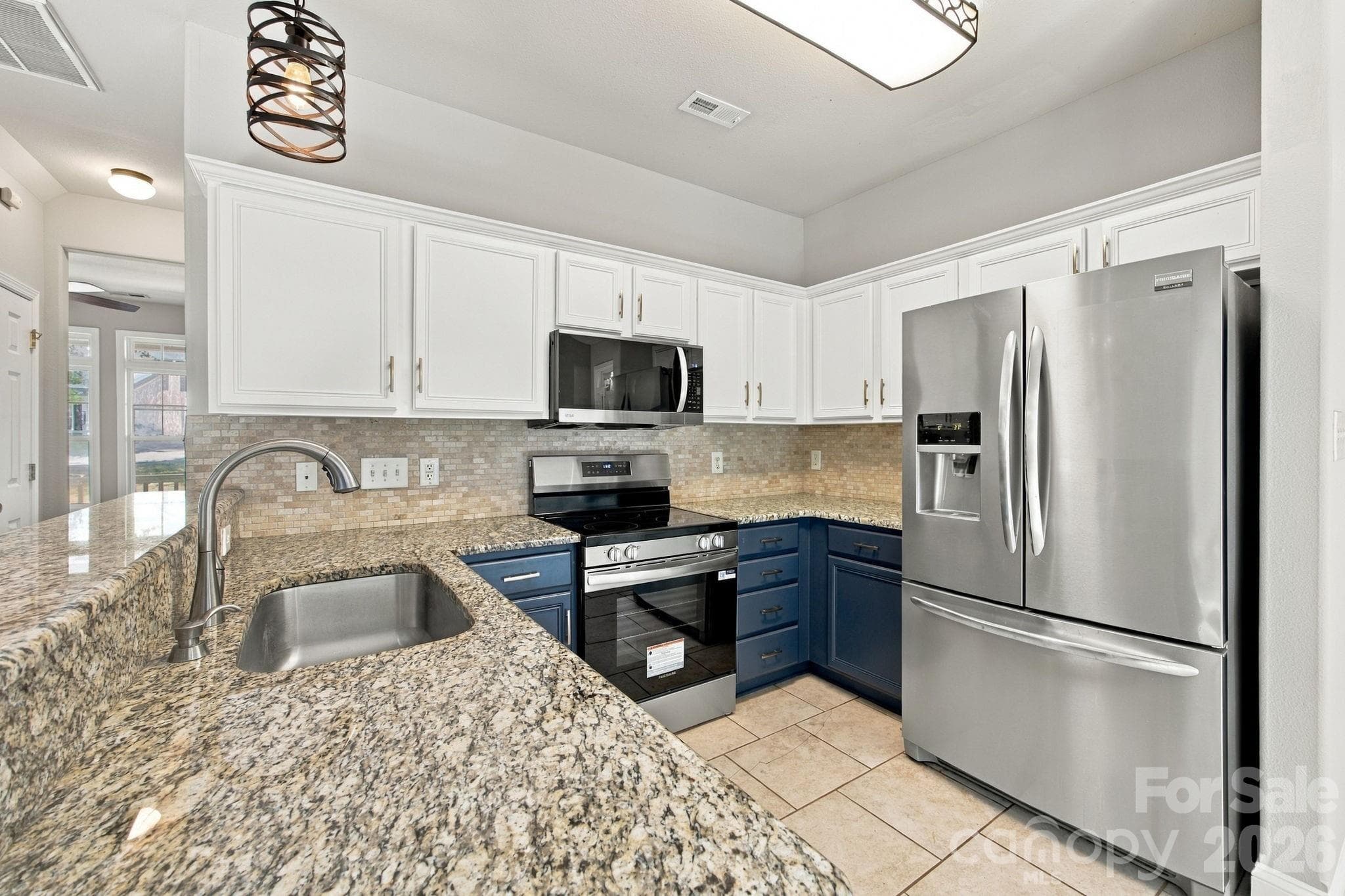 Single Family Residence at 1513 Bucklebury Court, Charlotte, photo 3 of 48