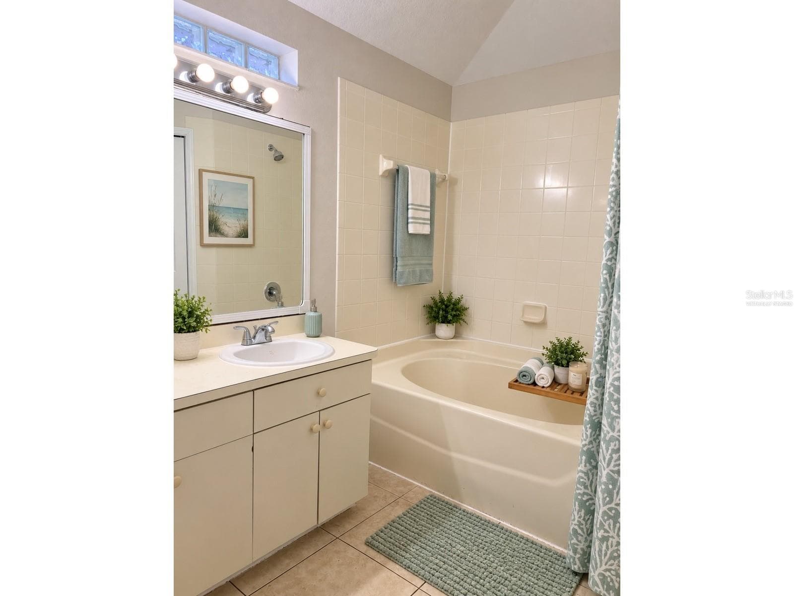 Virtually Staged - Primary Bathroom - 11125 LAKE TAHOE DR, RIVERVIEW