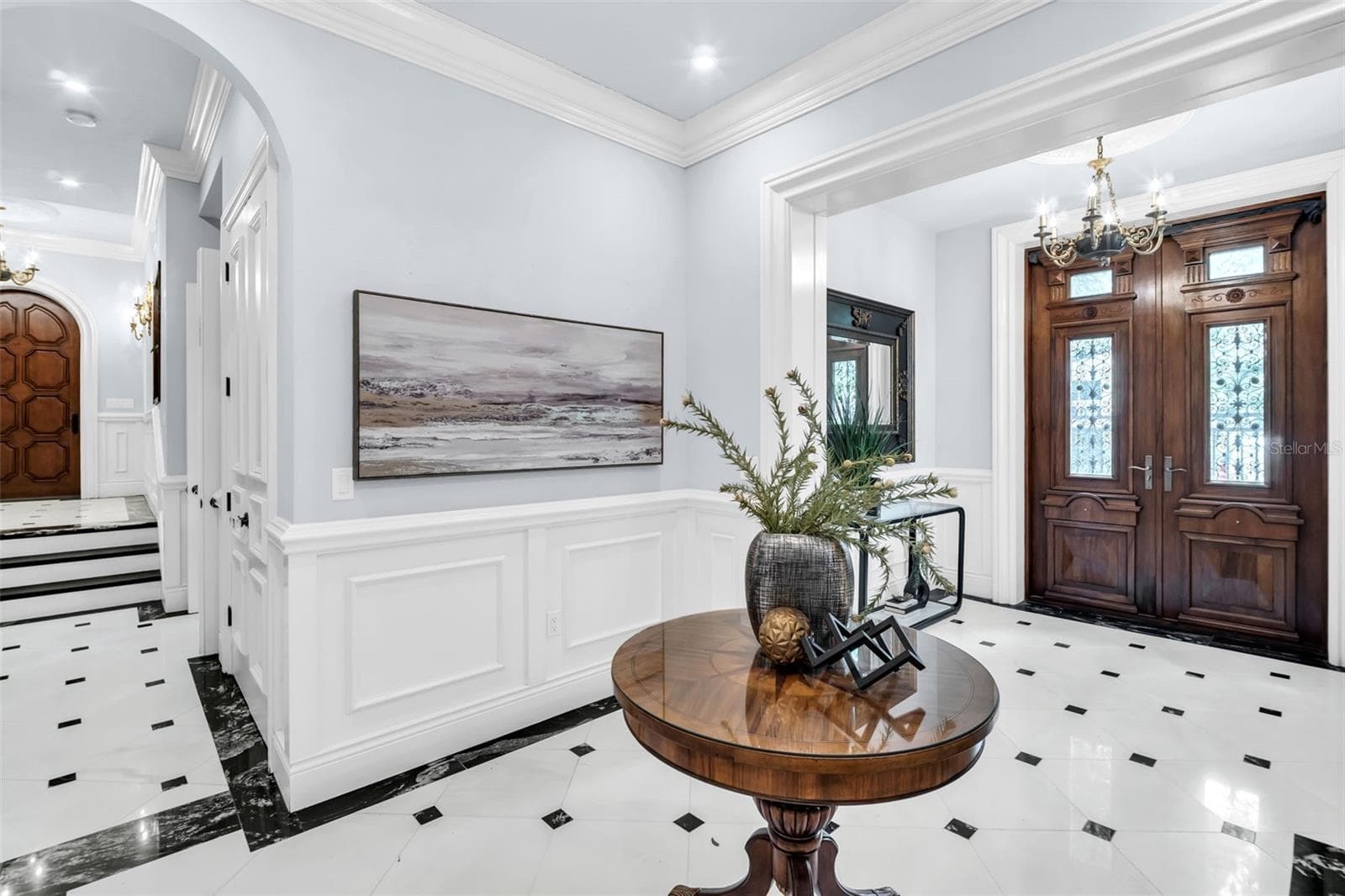 Foyer entry area from 5th Ave side - 500 BEACH DR NE, ST PETERSBURG