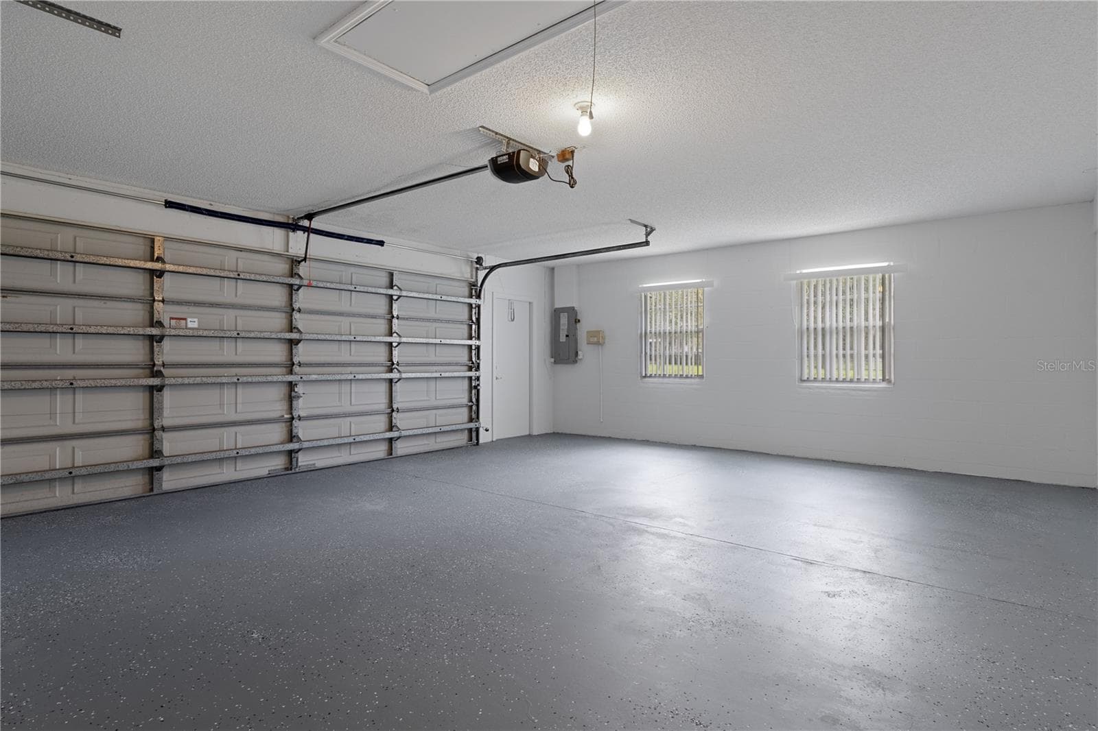 EPOXY Garage Floor!!! - 24051 MARTIN DR, BROOKSVILLE