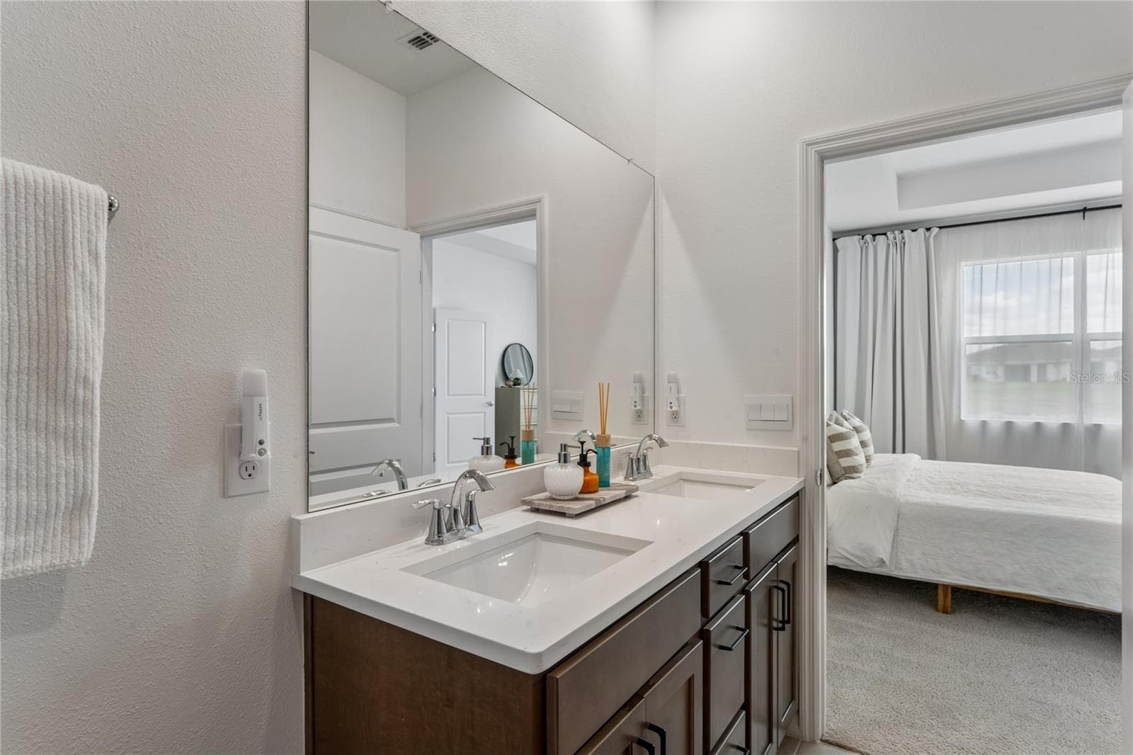 Angle view of vanity - 8580 BOLD CYPRESS LN, WESLEY CHAPEL